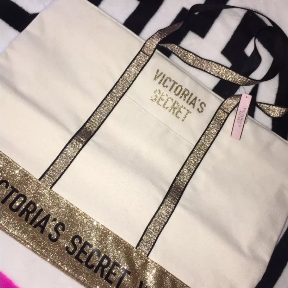 😍New PINK 2018 holiday tote bag✨